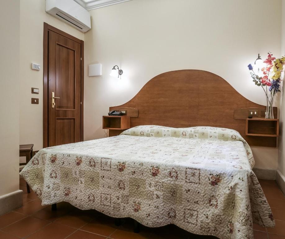 Hotel 4 Coronati — 1