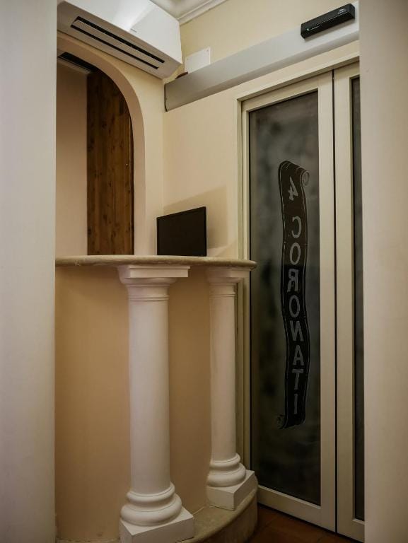 Hotel 4 Coronati — 4