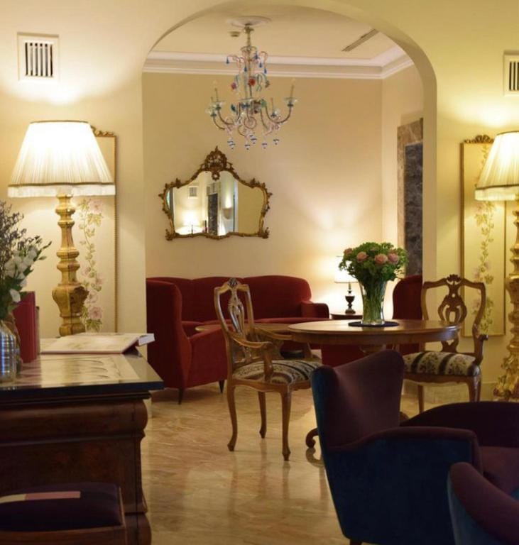 Hotel Lancelot — 3