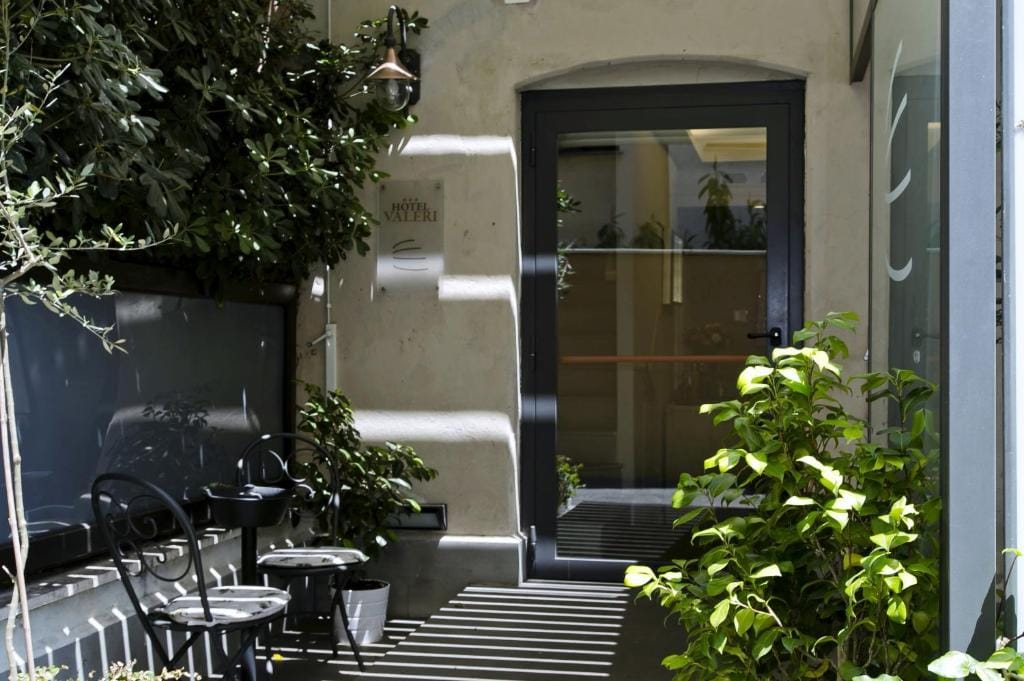 Hotel Valeri — 1