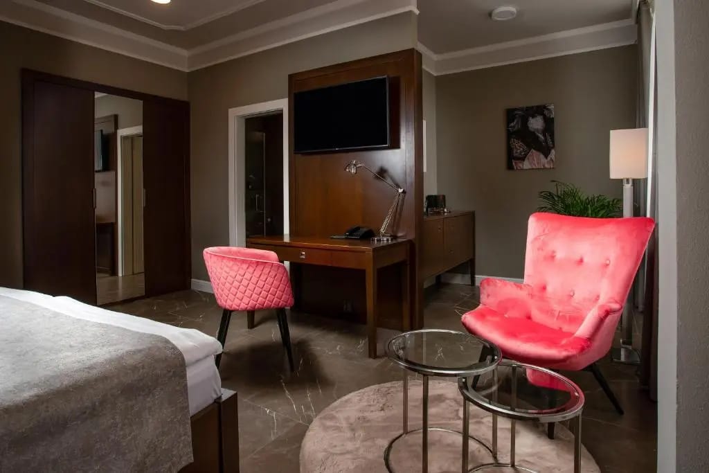 Anna Hotel — 4