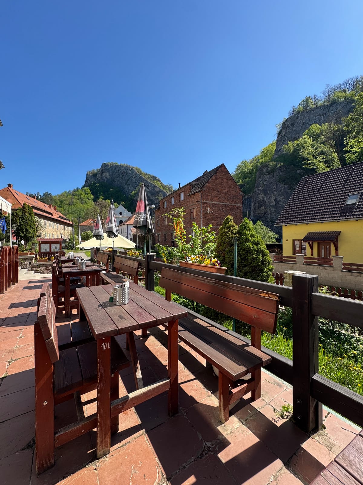 Hotel a výletní restaurace Obecná škola — 1