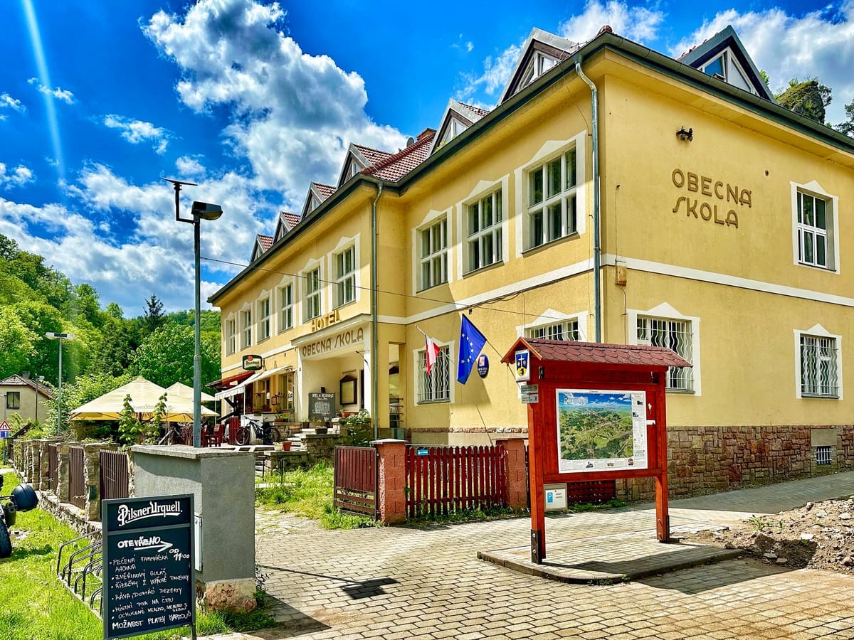 Hotel a výletní restaurace Obecná škola — 2