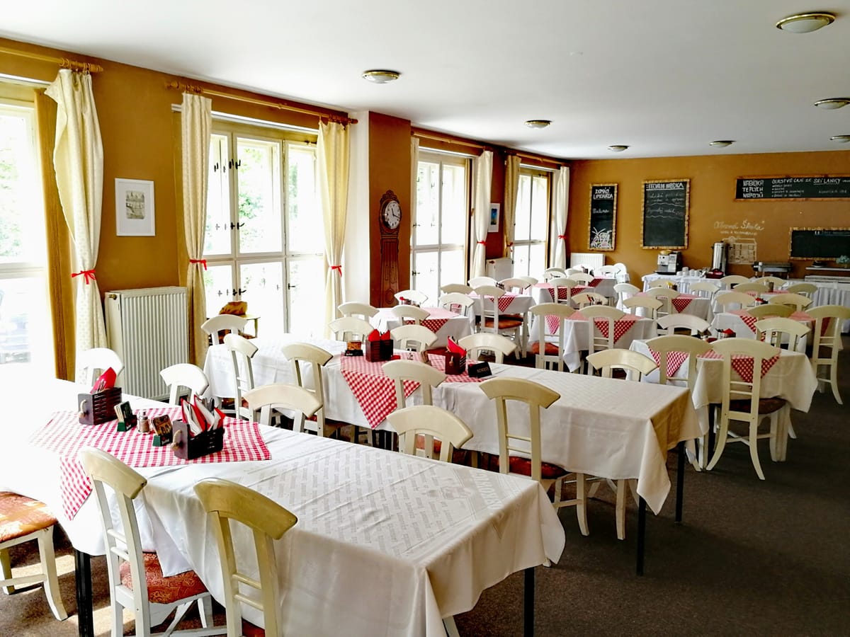 Hotel a výletní restaurace Obecná škola — 3
