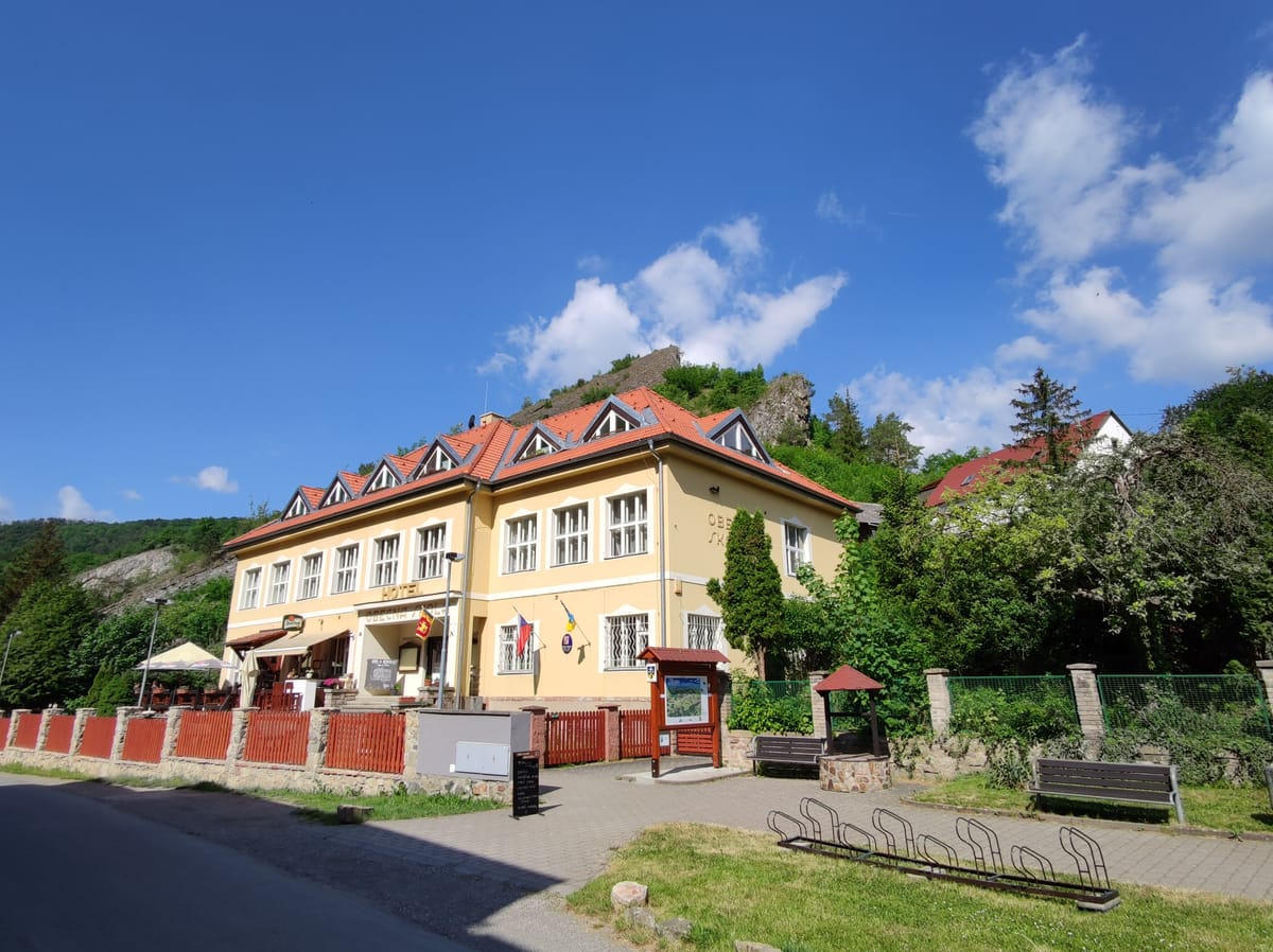 Hotel a výletní restaurace Obecná škola — 4