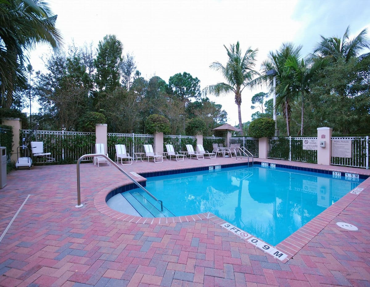 Comfort Inn & Suites Jupiter I-95 — 4