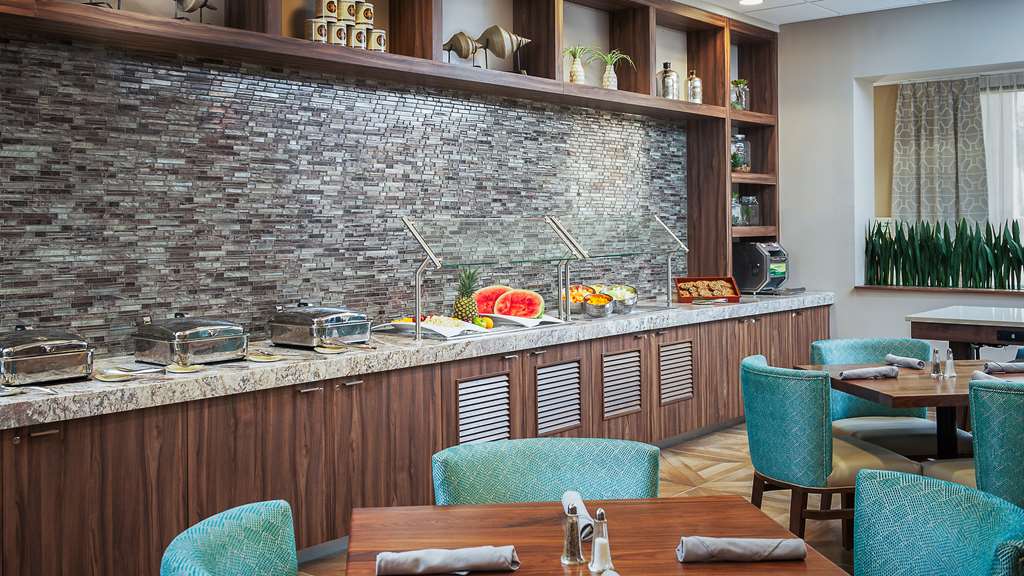 DoubleTree by Hilton Hotel West Palm Beach Airport — 3