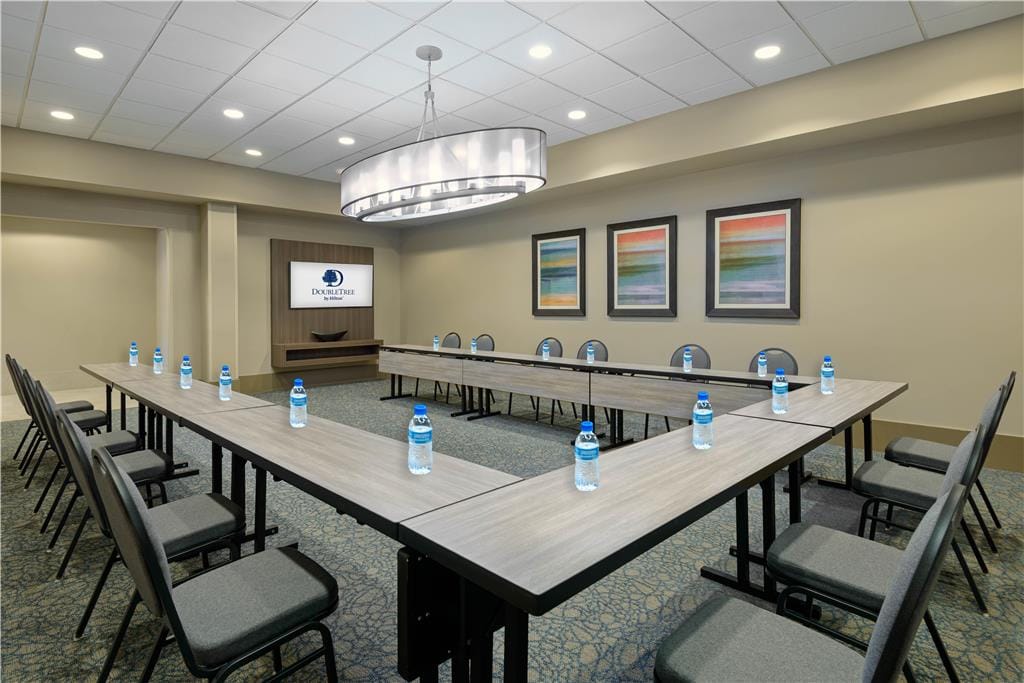 DoubleTree by Hilton Hotel West Palm Beach Airport — 5