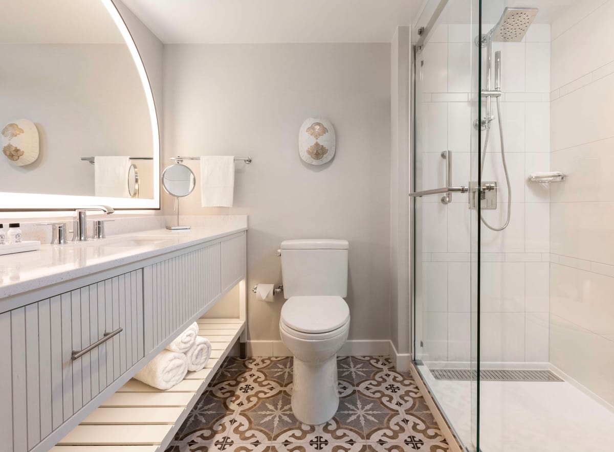 The Singer Oceanfront Resort, Curio Collection by Hilton — 2