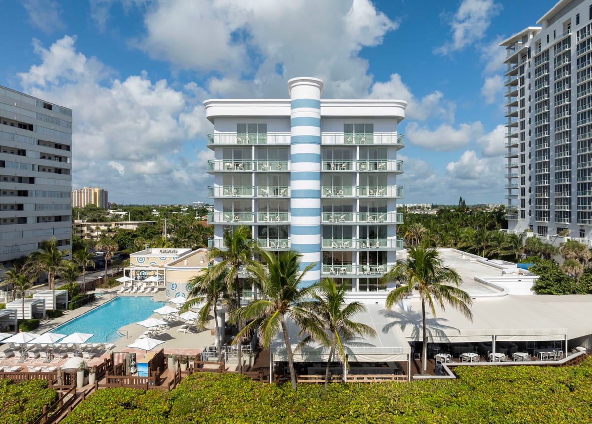 The Singer Oceanfront Resort, Curio Collection by Hilton — 4