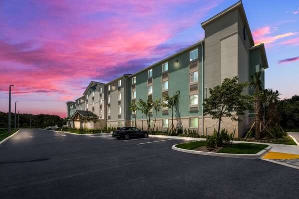 WoodSpring Suites West Palm Beach — 1