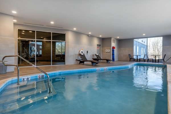Cambria Hotel West Orange — 3