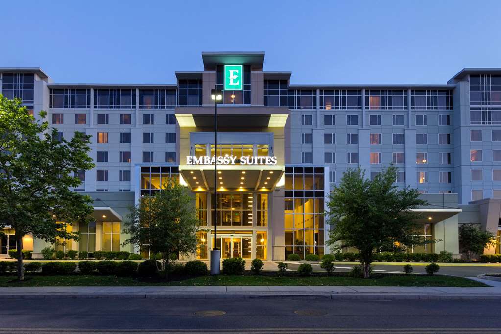 Embassy Suites by Hilton Newark Airport — 1
