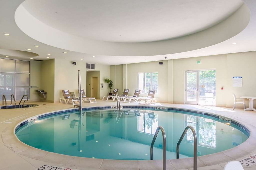Embassy Suites by Hilton Newark Airport — 3