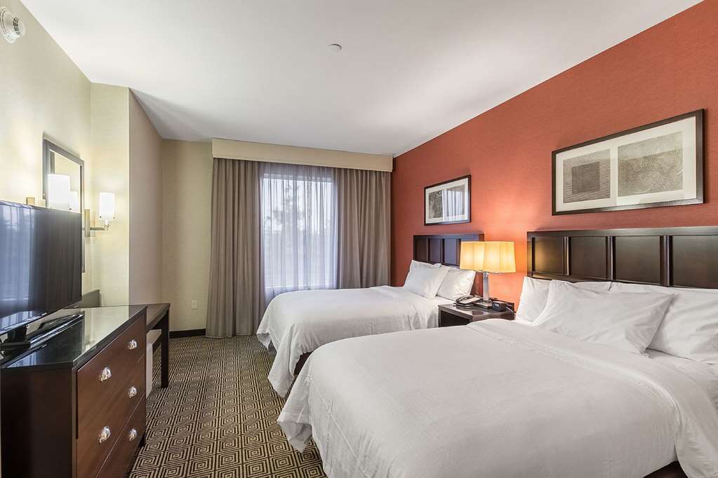 Embassy Suites by Hilton Newark Airport — 4