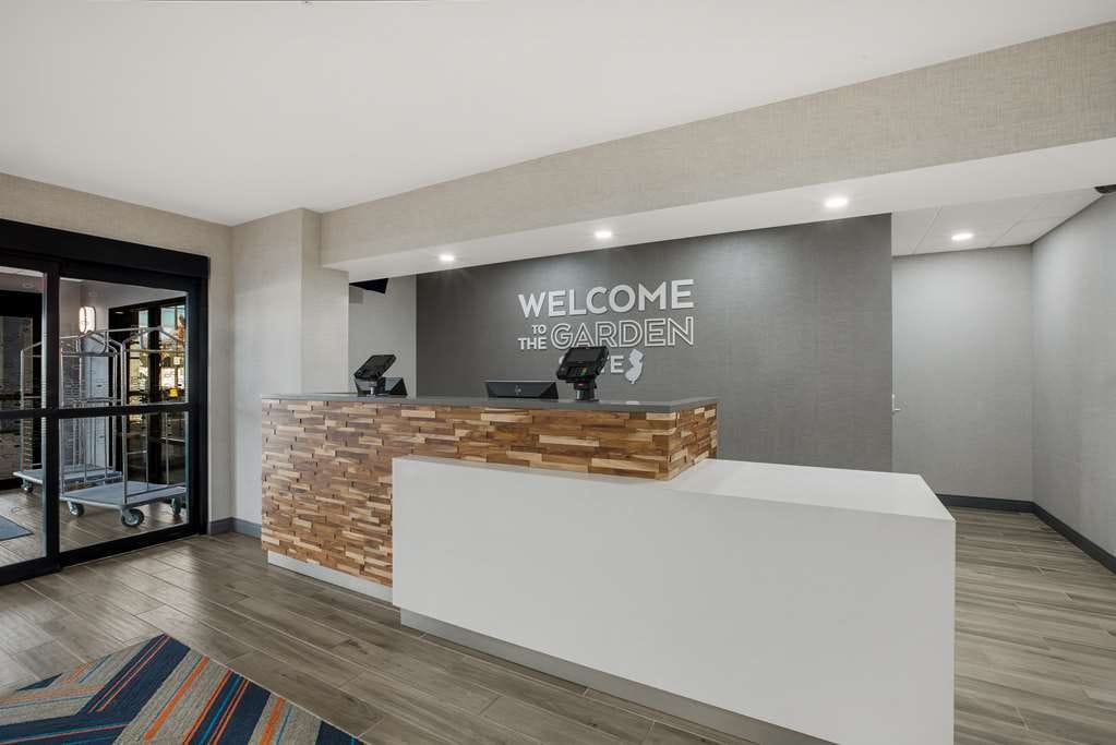 Hampton Inn Linden — 2