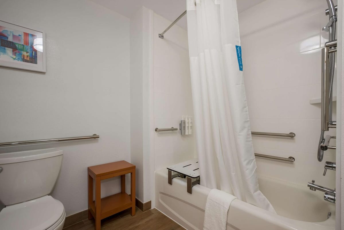 Hampton Inn Linden — 4
