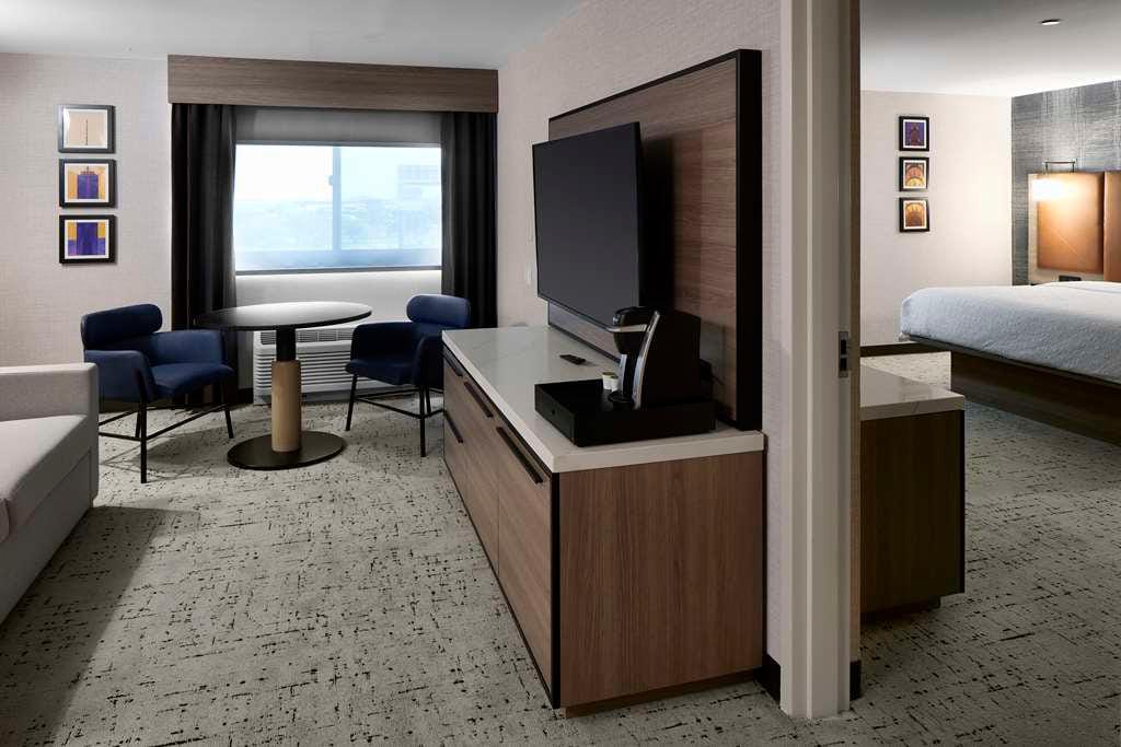 Hampton Inn Newark Airport — 2