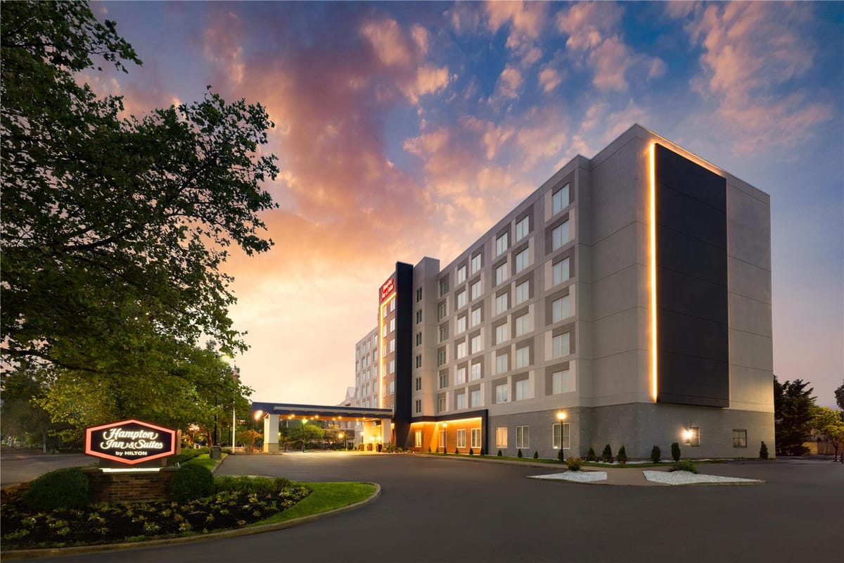 Hampton Inn & Suites Newark Airport Elizabeth — 4