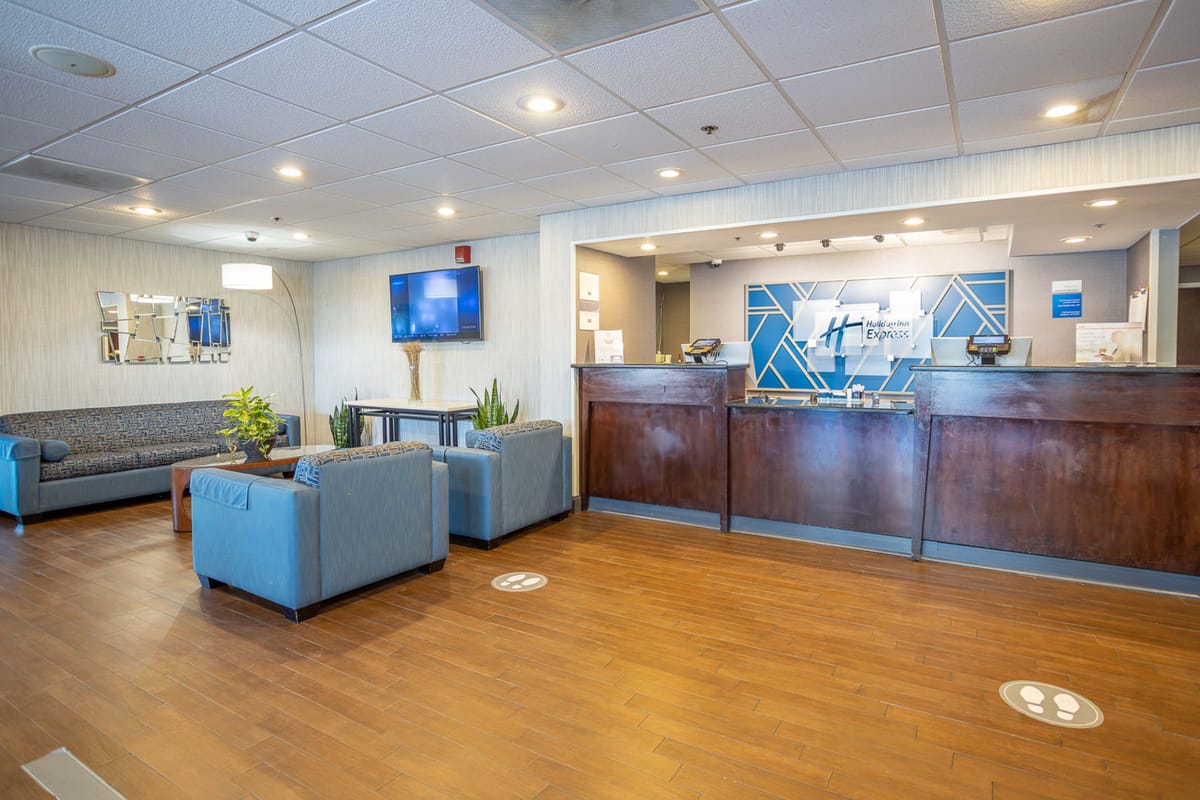 Holiday Inn Express Newark Airport – Elizabeth by IHG — 4