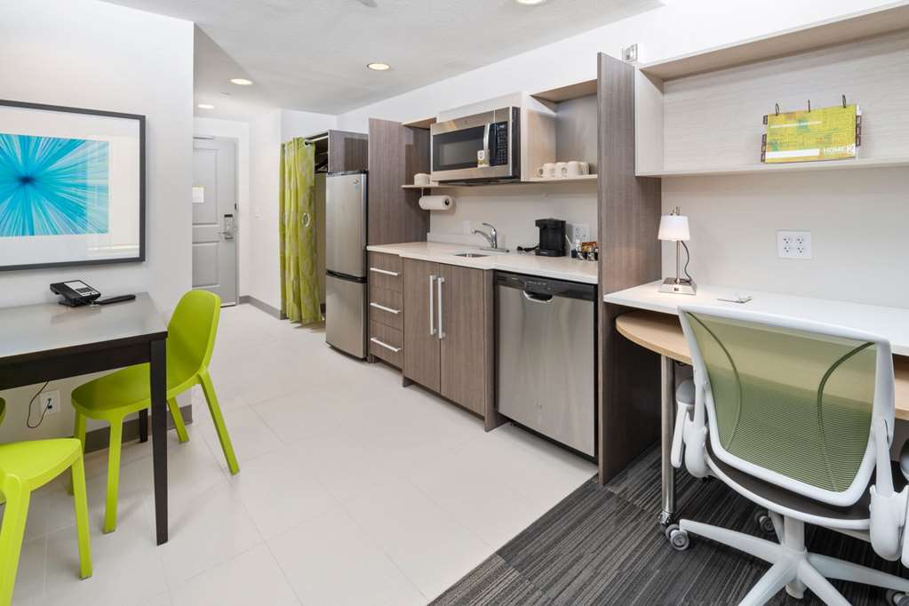 Home2 Suites by Hilton Newark Airport — 3