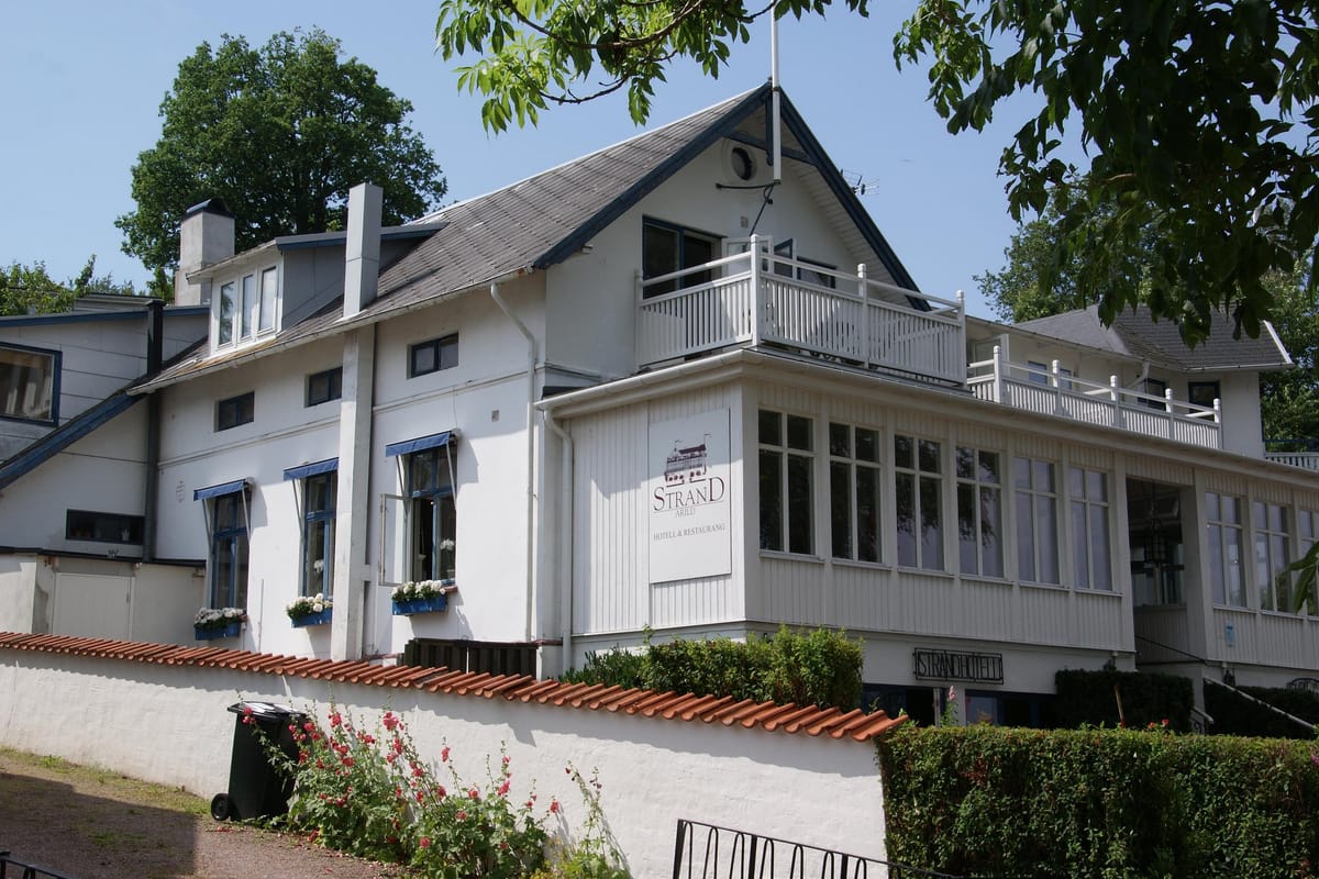 Strand Hotell — 3