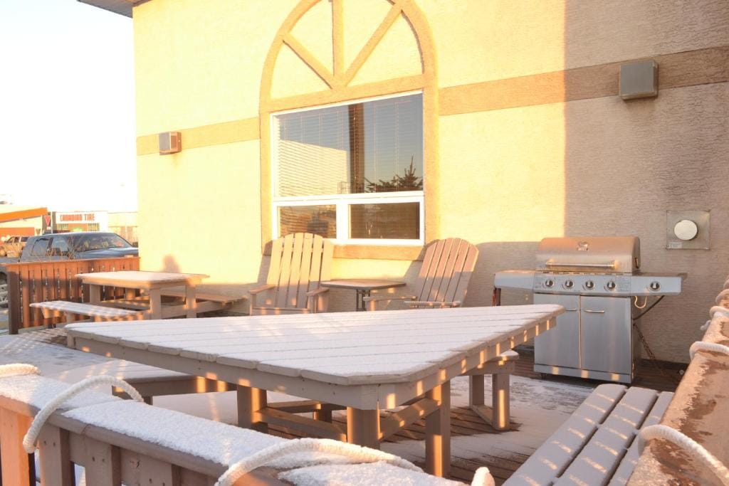 Aurora Park Inn & Suites — 5