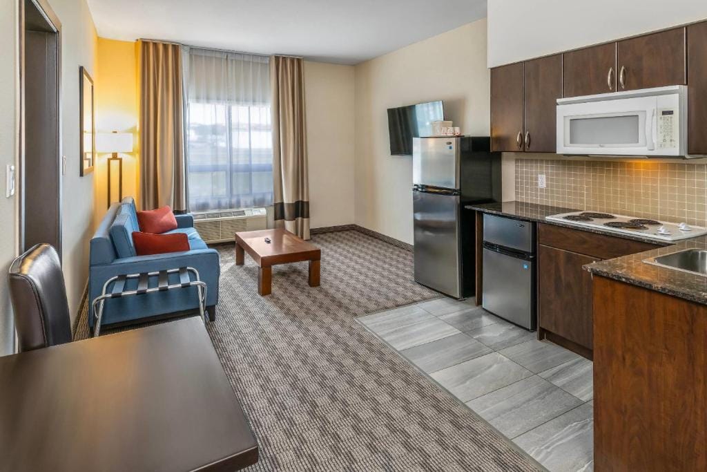 Comfort Inn — 4