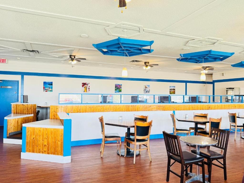 Ramada by Wyndham Dawson Creek — 4