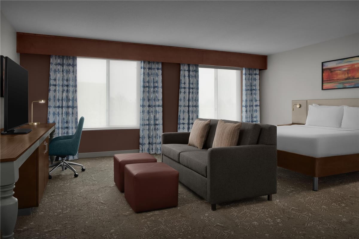 Hilton Garden Inn Westbury — 4