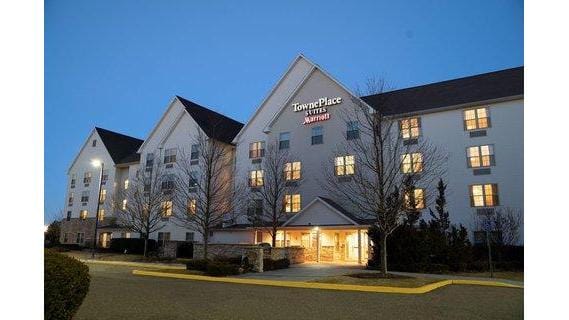 TownePlace Suites by Marriott Republic Airport Long Island/Farmingdale — 2