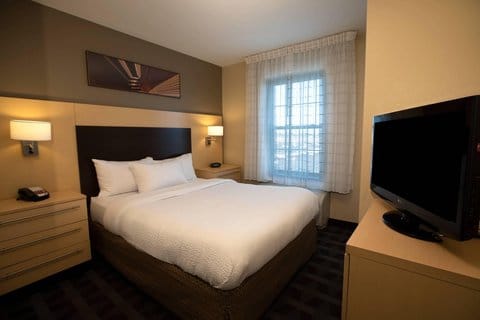 TownePlace Suites by Marriott Republic Airport Long Island/Farmingdale — 3