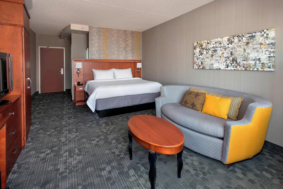 Courtyard by Marriott Republic Airport Long Island/Farmingdale — 3
