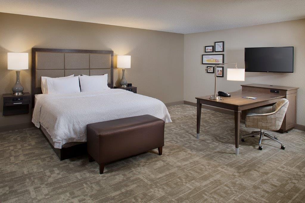Hampton Inn Garden City Long Island — 1