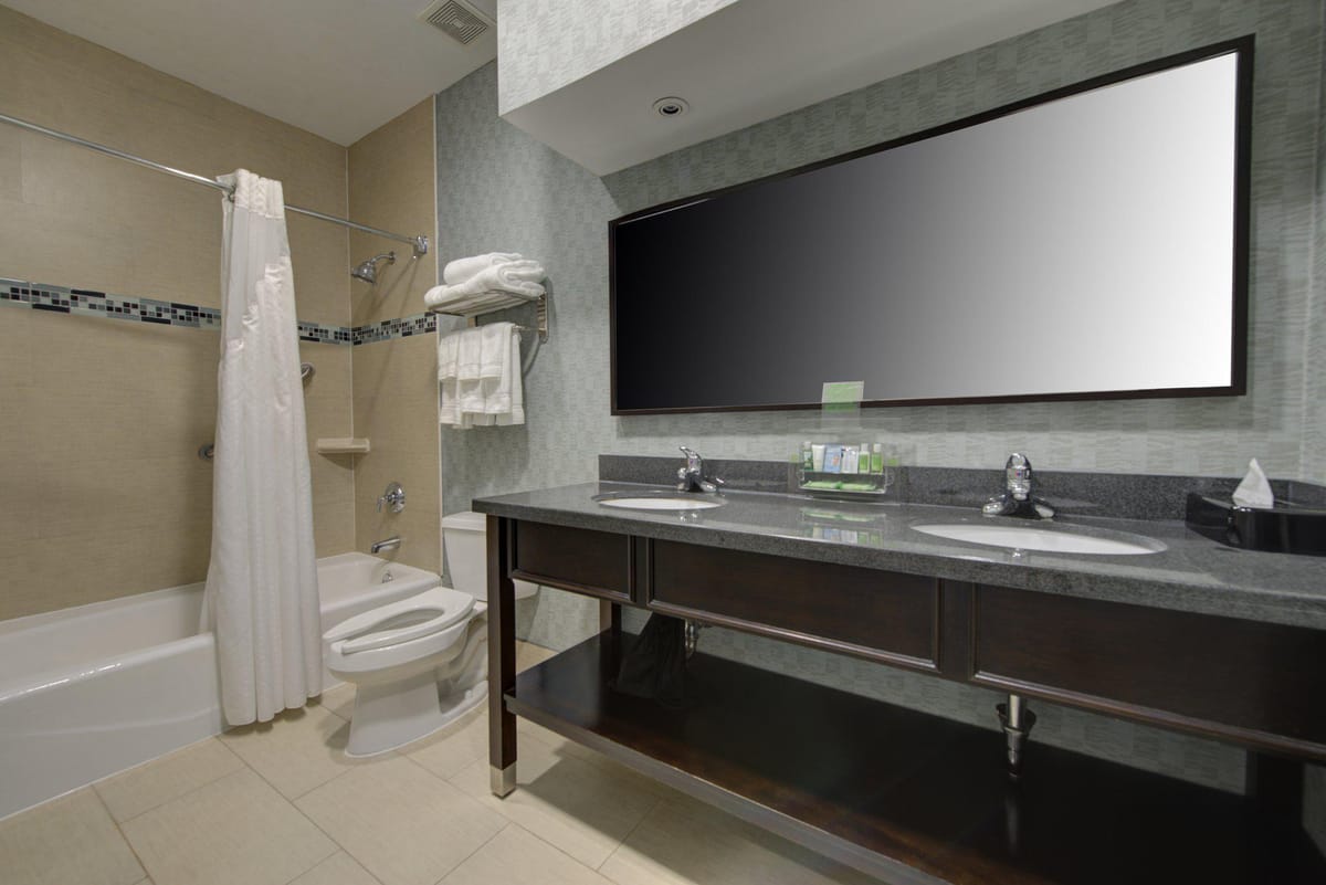 Holiday Inn Plainview-Long Island by IHG — 2