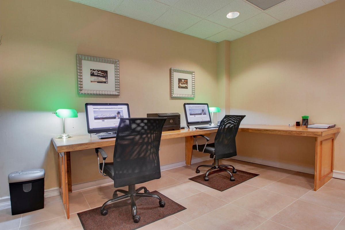 Holiday Inn Westbury-Long Island by IHG — 5