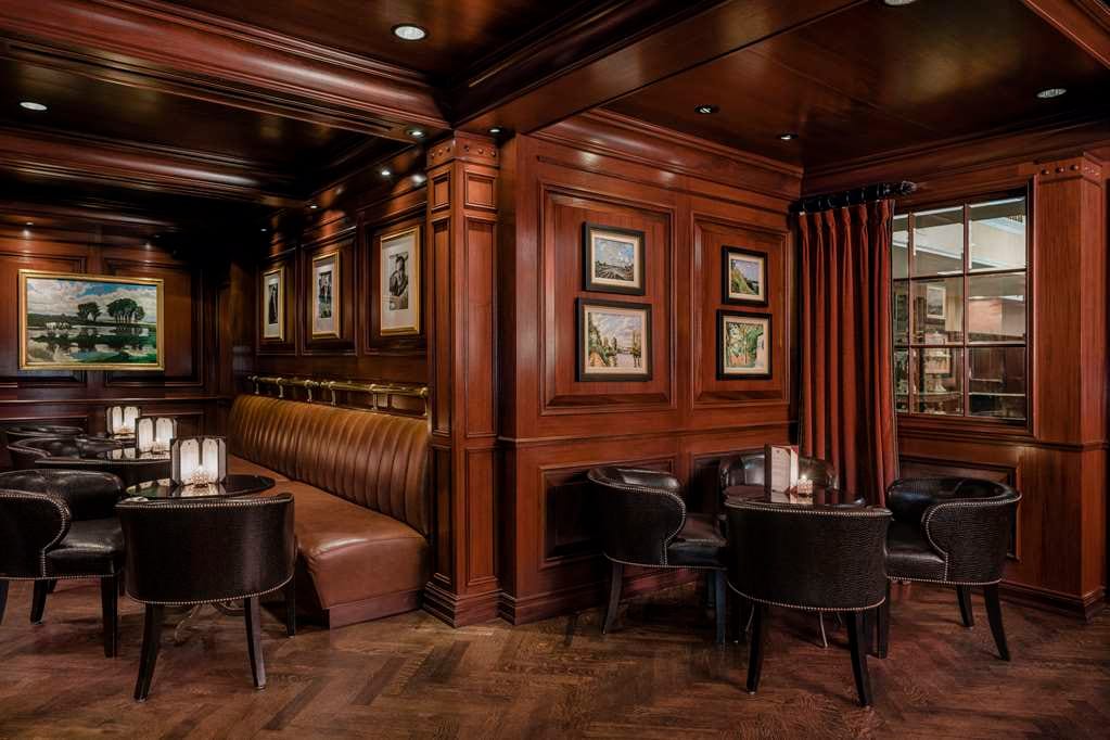 Amway Grand Plaza, Curio Collection by Hilton — 2