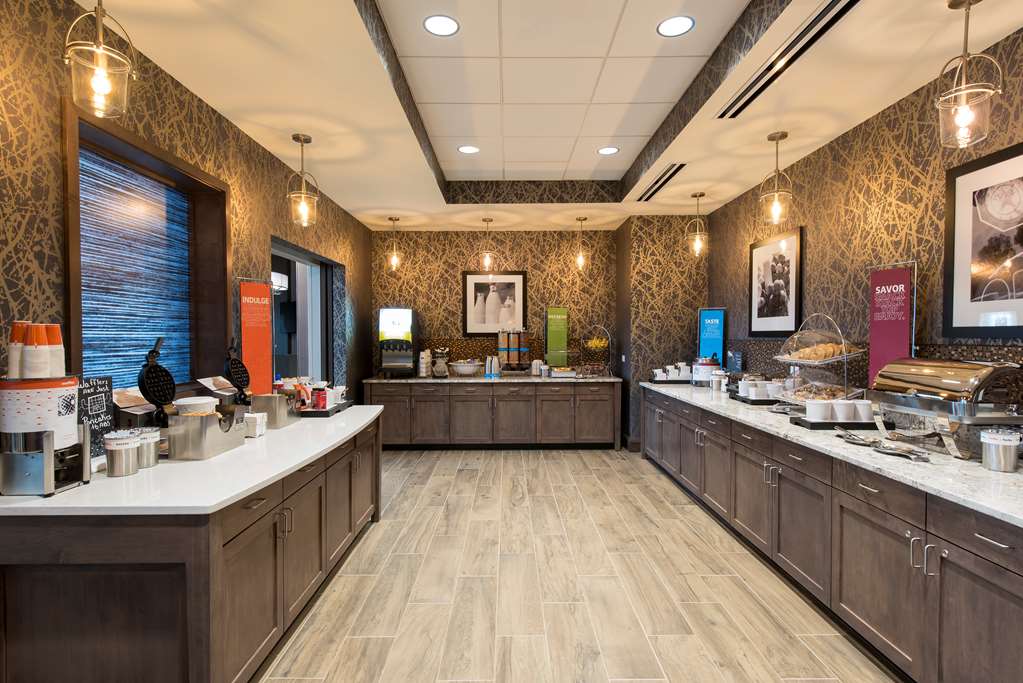 Hampton Inn & Suites Grand Rapids Downtown — 2
