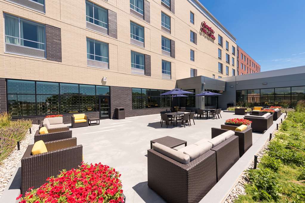 Hampton Inn & Suites Grand Rapids Downtown — 3