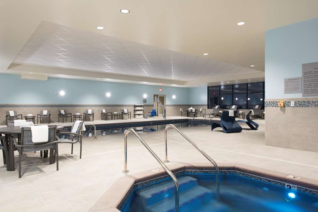 Hampton Inn & Suites Grand Rapids Downtown — 4