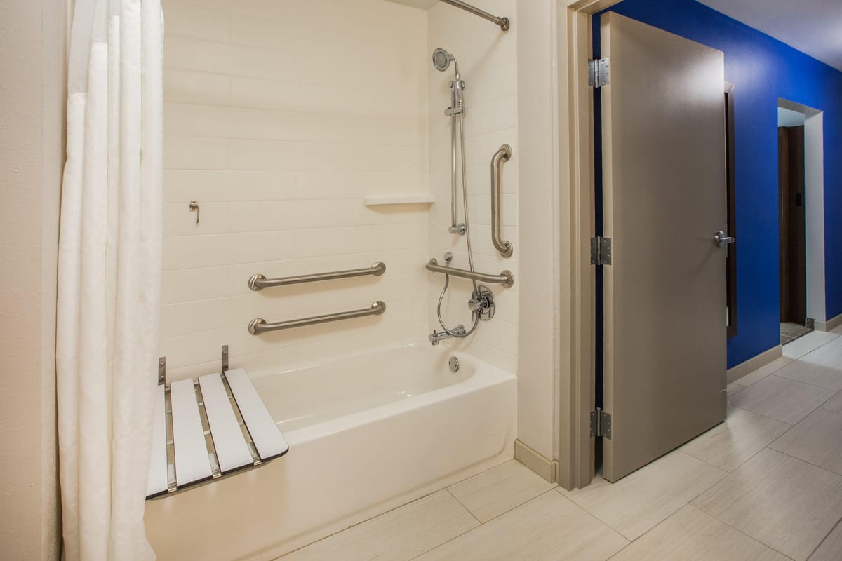Holiday Inn Express Grand Rapids SW by IHG — 5