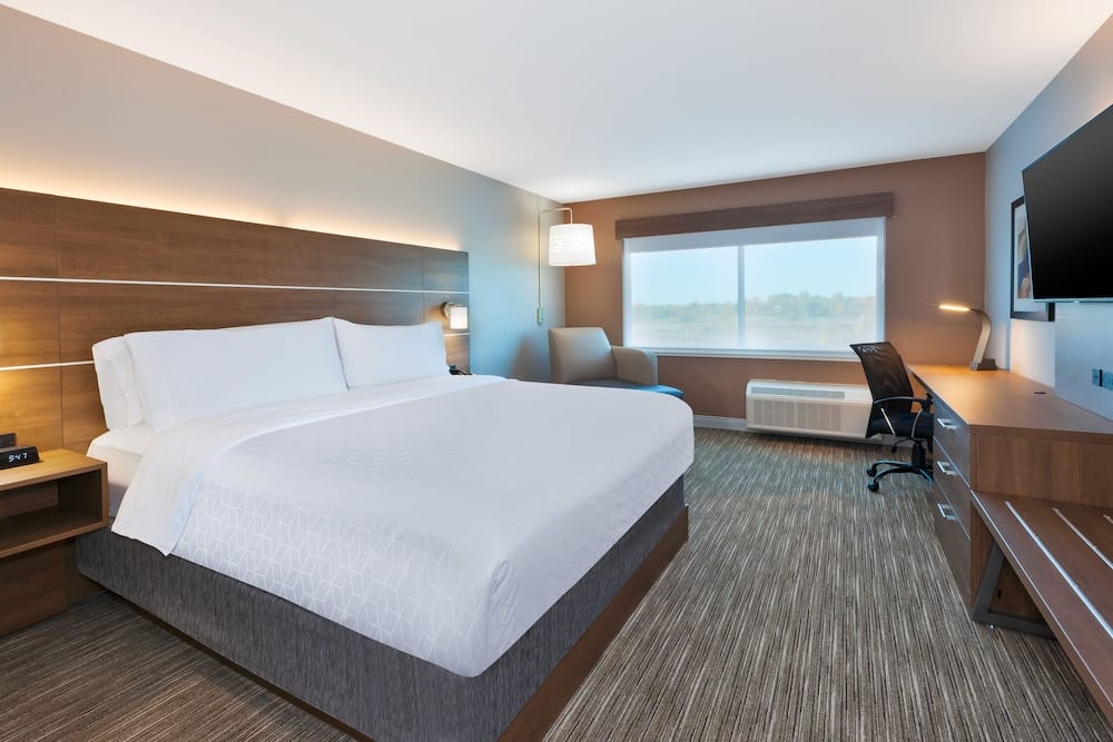 Holiday Inn Express & Suites Cedar Springs – Grand Rapids N — 1