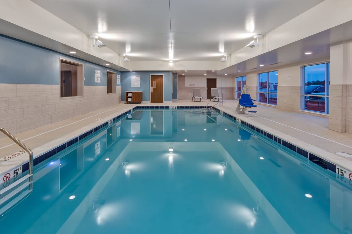 Holiday Inn Express & Suites Cedar Springs – Grand Rapids N — 2