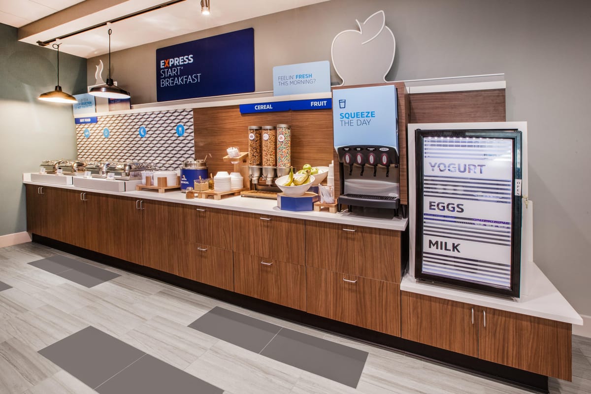 Holiday Inn Express & Suites Cedar Springs – Grand Rapids N — 3