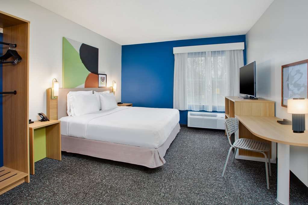 Spark by Hilton Walker Grand Rapids North — 2