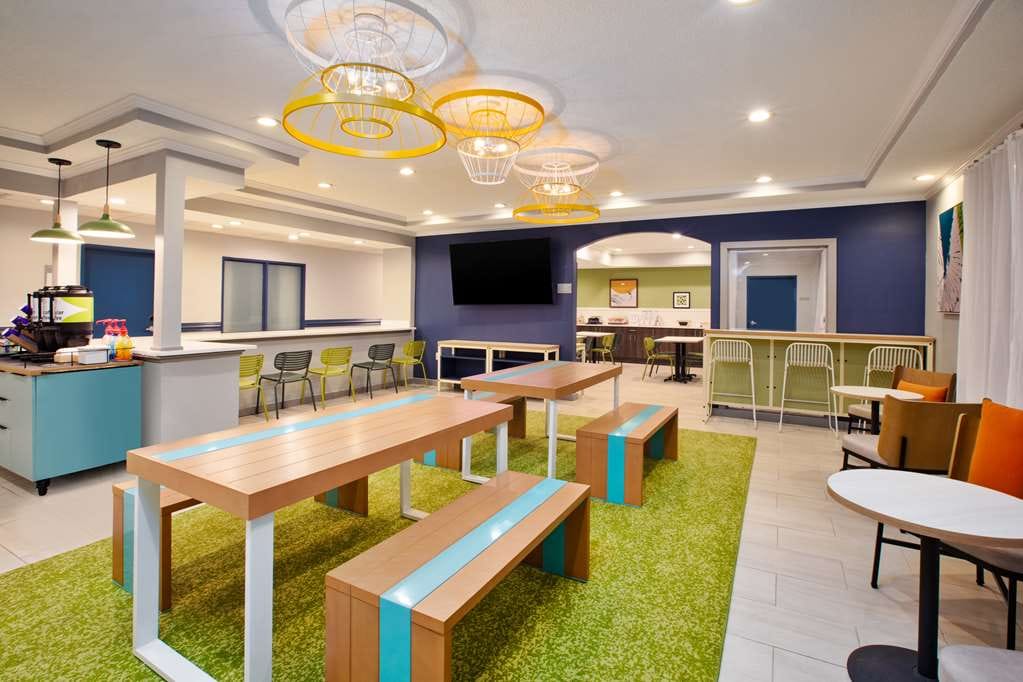 Spark by Hilton Walker Grand Rapids North — 4