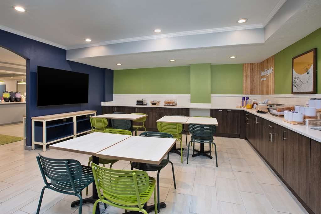 Spark by Hilton Walker Grand Rapids North — 5