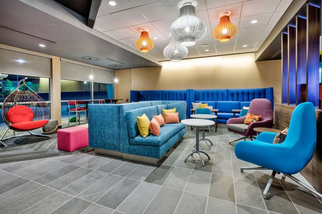Tru by Hilton Comstock Park Grand Rapids — 2