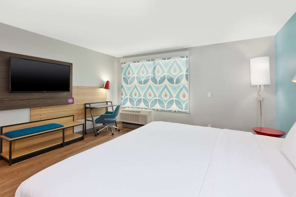 Tru by Hilton Comstock Park Grand Rapids — 3