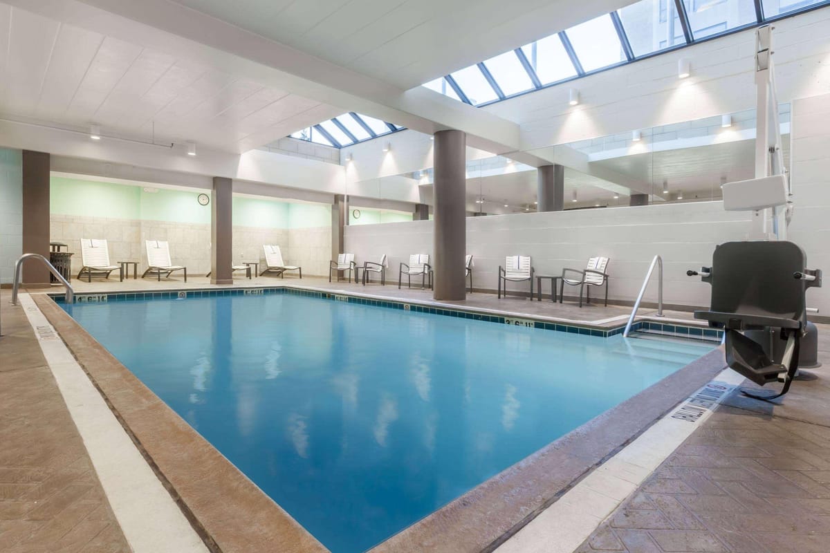 Courtyard by Marriott Pittsburgh University Center — 3